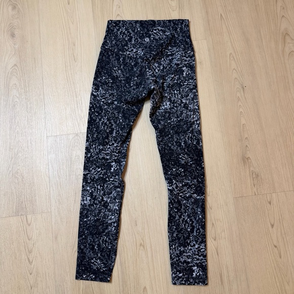 Lululemon Black and White Align Leggings - Picture 2 of 8